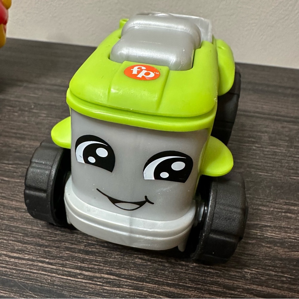 Fisher Price Little People 2002 Barn 2007 Tow n' Pull Tractor - Picture 9 of 13